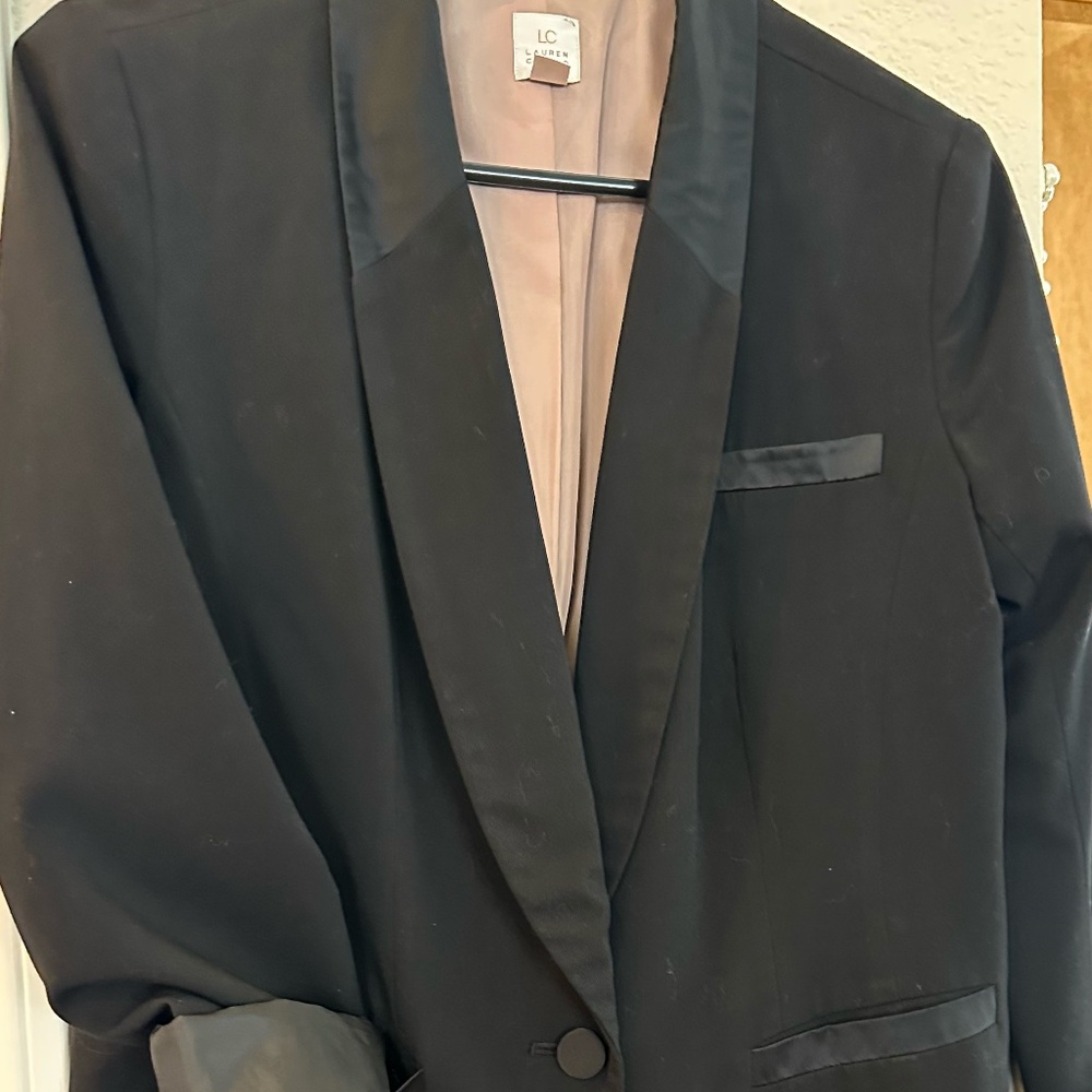 Lauren Conrad Blazer - Sz 6 - A Dressy Tuxedo-Style Flair